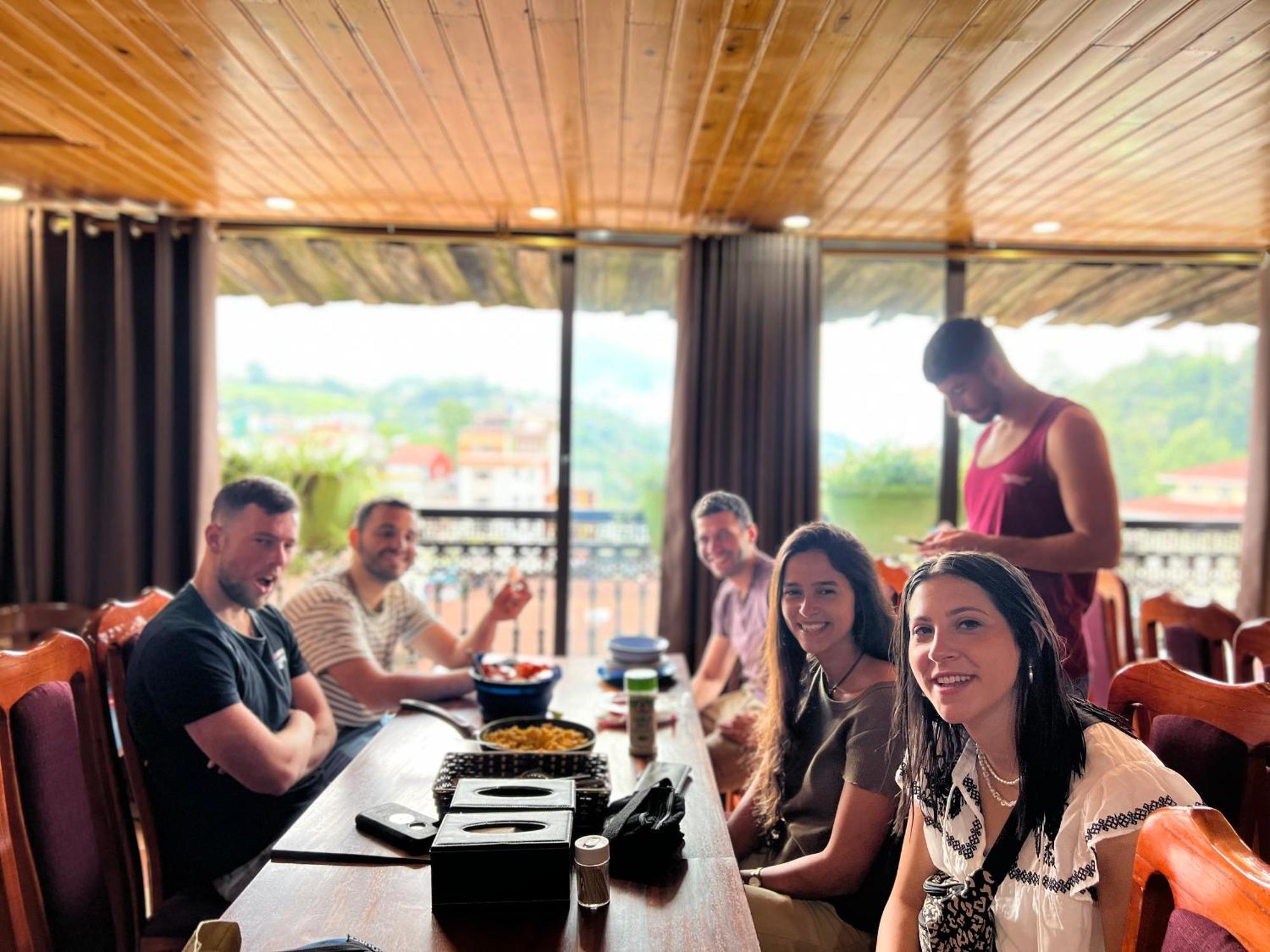 Sapa Full House Hotel Экстерьер фото